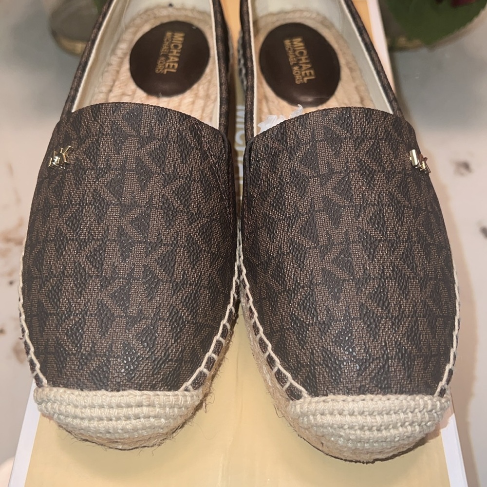 NIB Michael Kors Kendrick Slip On  Espadrilles size 6M - Picture 2 of 9